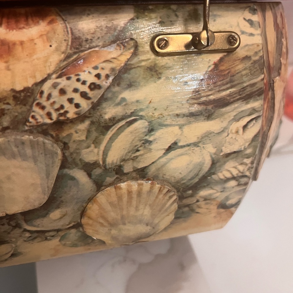 Seashell Patterned Octagonal Handbag - image 3